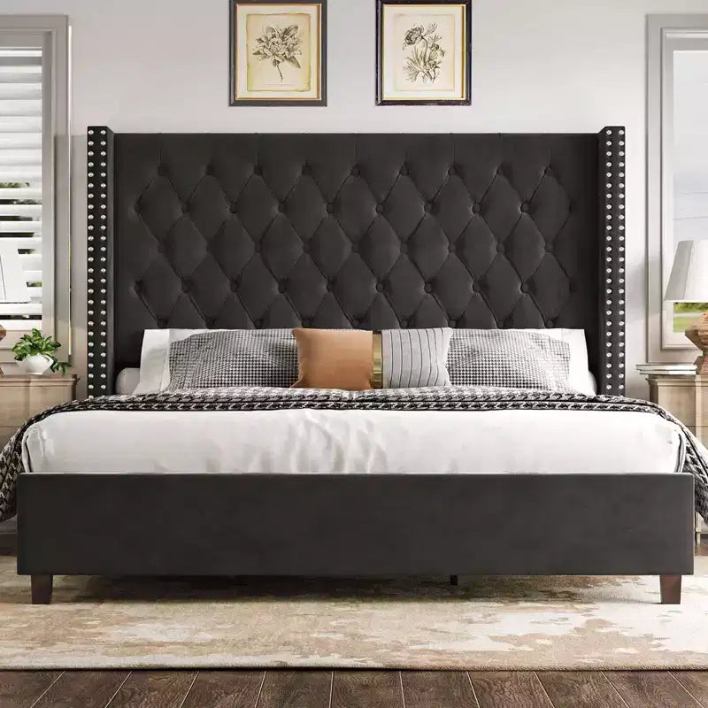 Marco de cama tapizado de terciopelo con cabecero alto y base de plataforma en beige, negro o gris – Queen, King o California King