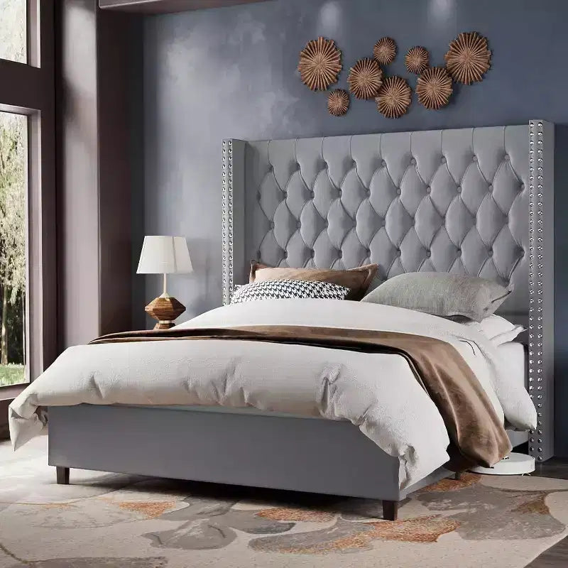 Marco de cama tapizado de terciopelo con cabecero alto y base de plataforma en beige, negro o gris – Queen, King o California King