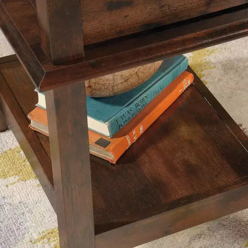 Escritorio ejecutivo de madera marrón con cajón, individual