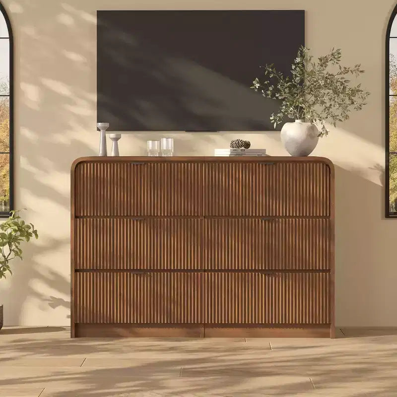Cómoda ancha de 8 cajones acanalada en nogal/color madera – Estilo moderno, montaje por 1 persona